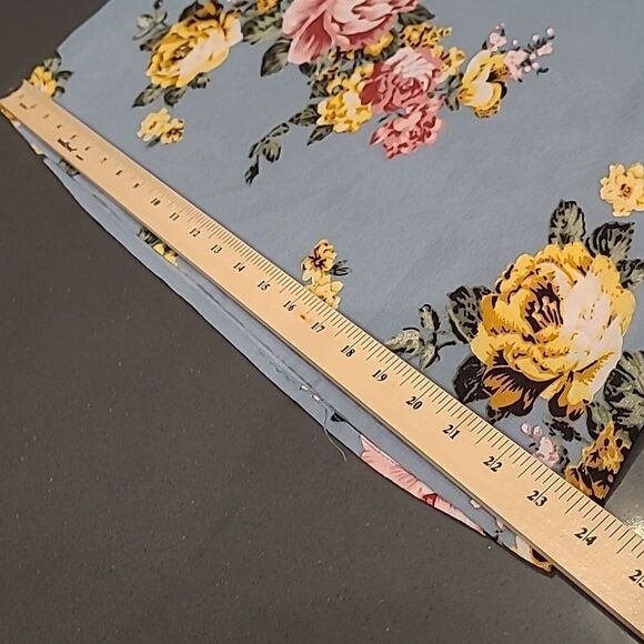 SHEIN sz 0XL poly fabric with lace - Picture 5 of 11